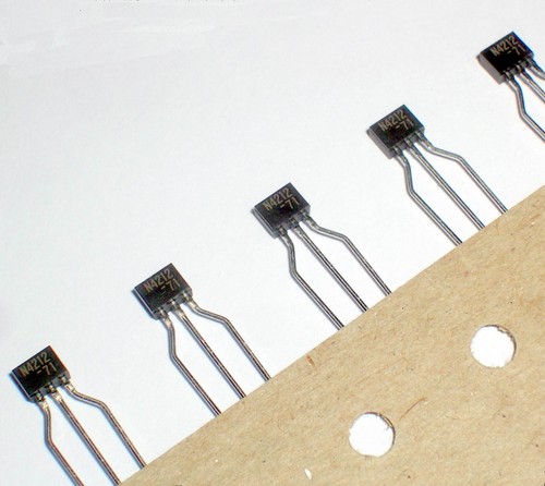 30pcs UN4212 N4212 Transistor TO-92S Panasonic - Picture 1 of 2