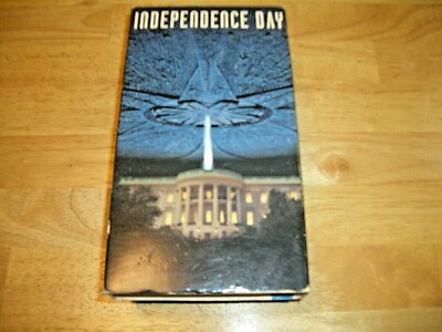 INDEPENDENCE DAY  VHS - 1996 FIVE STAR COLLECTION - HOLOGRAM CARD INCLD- USED 