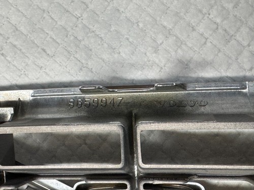 2004 VOLVO S80 FRONT BUMPER RADIATOR GRILLE GRILL W/ EMBLEM 8659947 OEM (1) - Foto 11 di 17