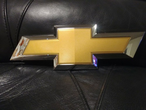 GM# 22786435/23463809 OEM 2014-16 SILVERADO CHROME/GOLD BOW TIE TAILGATE EMBLEM - Bild 4 von 8