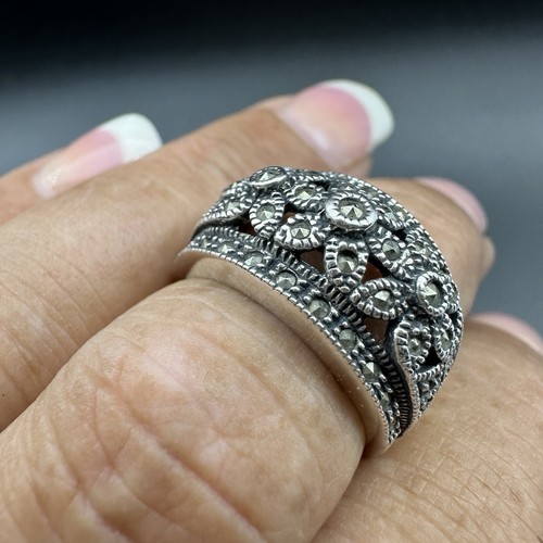 HERMOSO ANILLO BANDA FLOR JUDITH JACK PLATA ESTERLINA Y MARCASITA TALLA 6,75 - Imagen 2 de 24