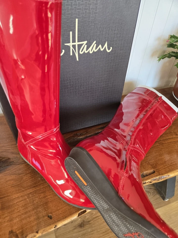 Botas impermeables Cole Haan Air Lizzie altas de charol rojo, talla 7,5, ancho B Foto 3 de 4