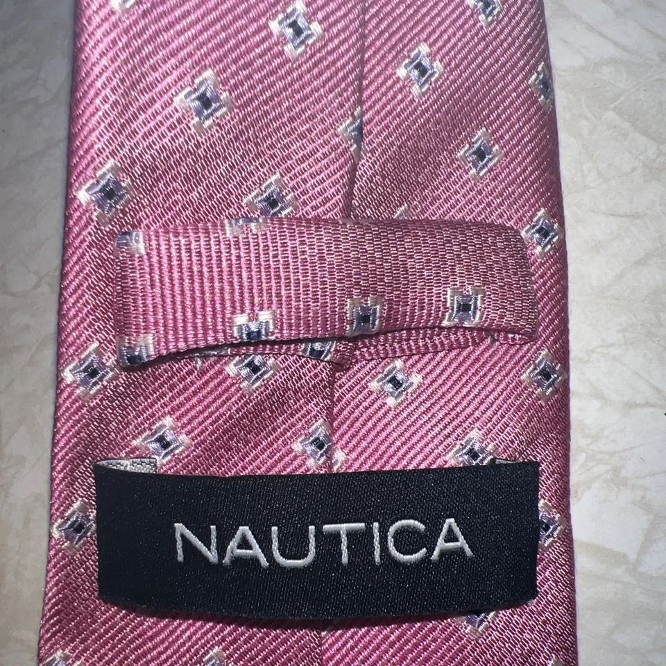 Corbata ajustada rosa y azul y blanca Nautica para hombre patrón cuadrado 3 pulgadas de ancho 58 pulgadas de largo Foto 3 de 4