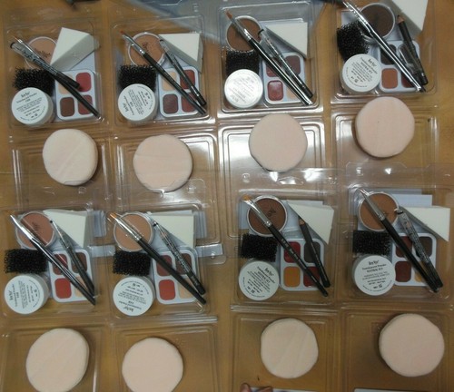 Ben Nye Personal Kit Theatrical Make up Kit New/Box 8 colors PK-0 thru PK-45 - Picture 1 of 13