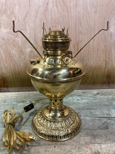 Miller antique Brass table oil lamp - Electrified - Picture 15 of 24