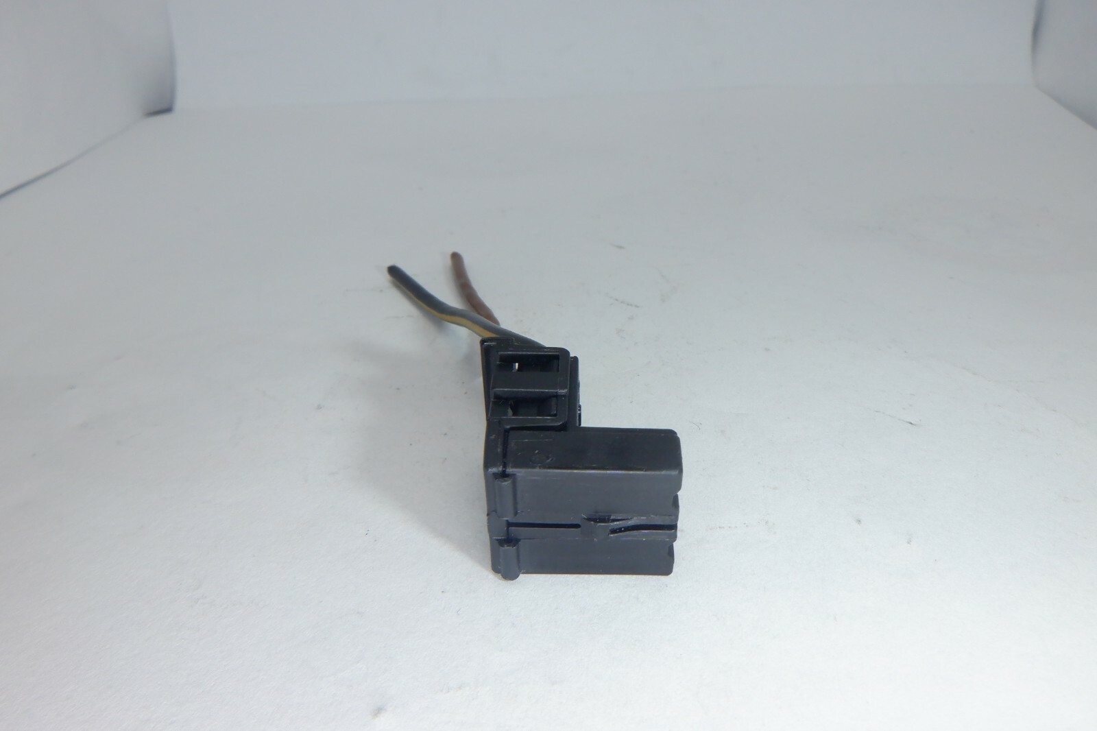 MERCEDES BENZ PLUG, LOAD COMPARTMENT LAMP 2 PIN 029 545 05 28 | eBay