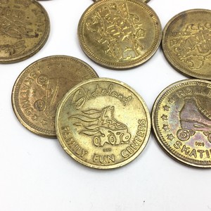 LOT-of-8-obsolete-SKATELAND-TOKENS-vintage-Roller-Skating-coins-SKATE-DAZE