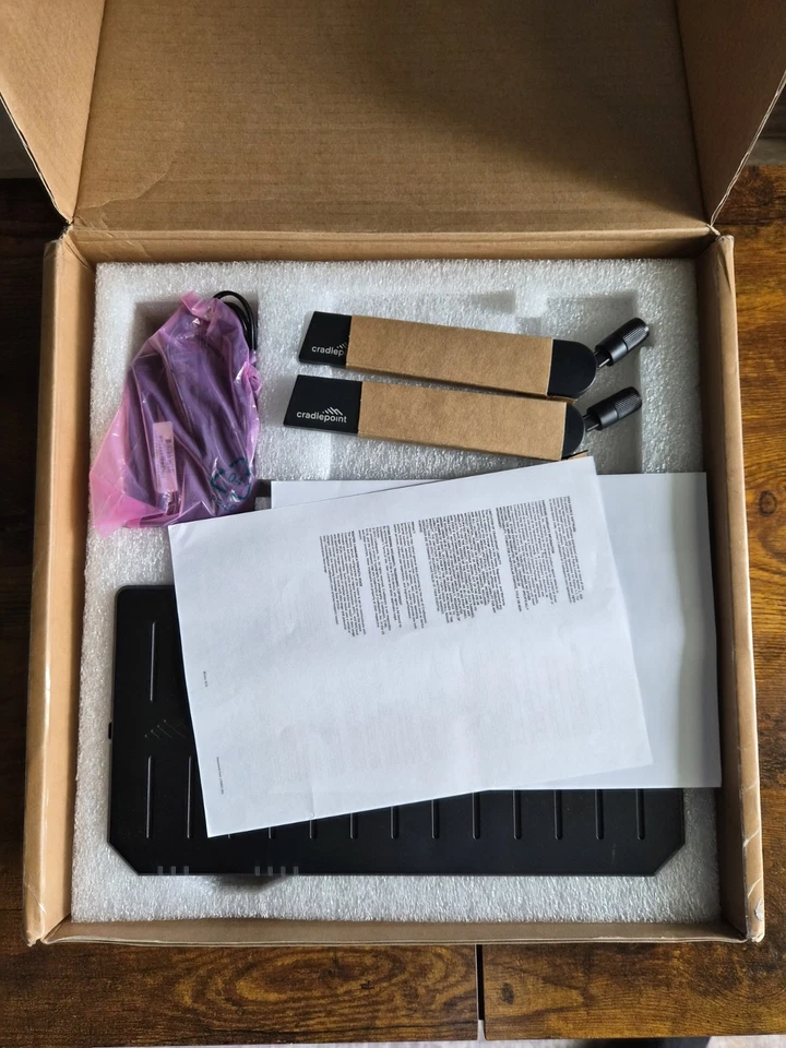 Cradlepoint LTE MODEM E100-C4D NEW - Image 2 of 4