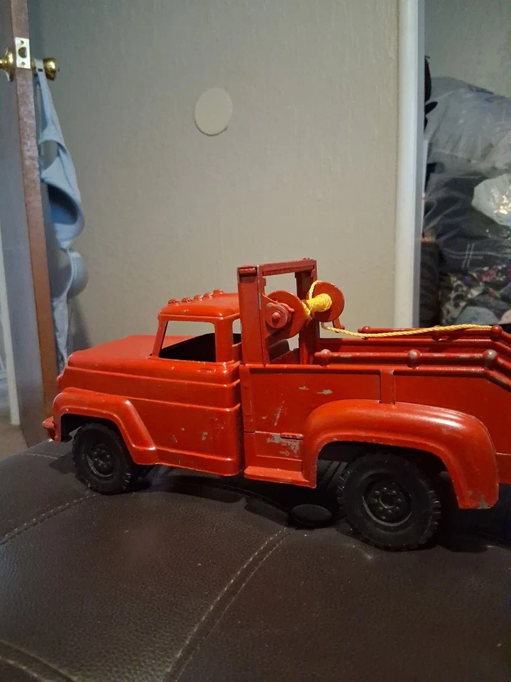 Camión grúa de metal Hubley Red Tiny Town #800 de colección Foto 3 de 4