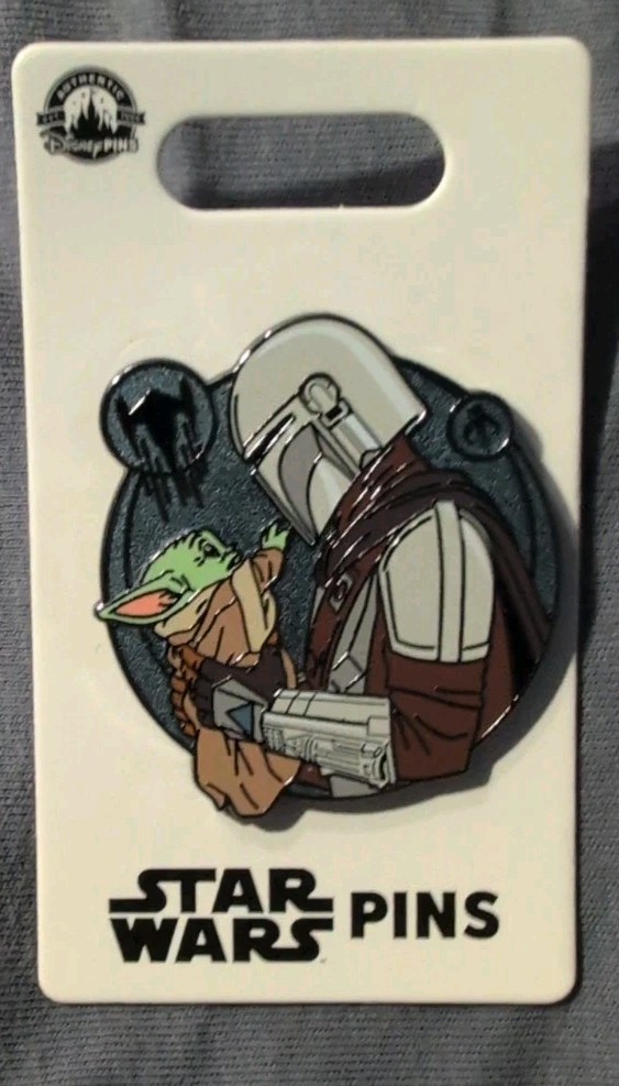 Disney Pin Trading Star Wars Mandalorian and Grogu Reaching Enamel Pin New!!!