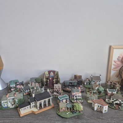 #ad Vintage Hawthorne Gone With The Wind Houses And Buildings Miniature And Bigger $7.00