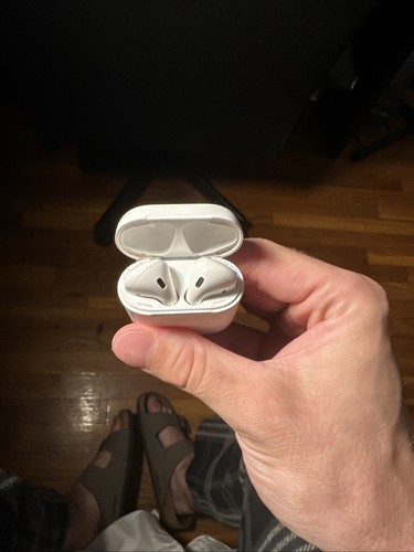 AirPods - Photo 3 sur 9