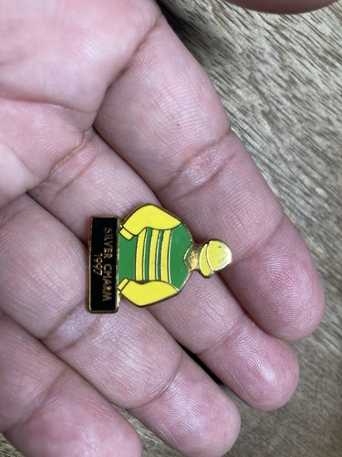 1997 SILBER CHARM - Kentucky Derby Winner Jockey Silks Pin - Bild 4 von 4