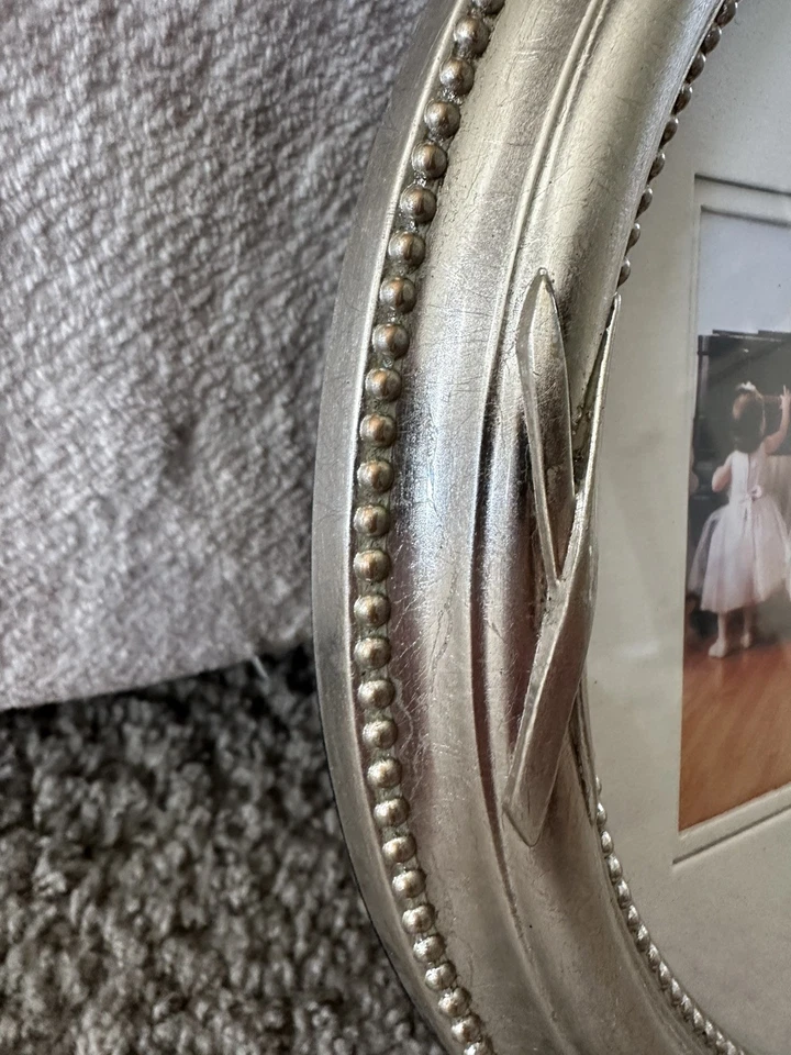 Marco de fotos ovalado plateado y dorado Burns of Boston 5 aberturas de collage Foto 4 de 4