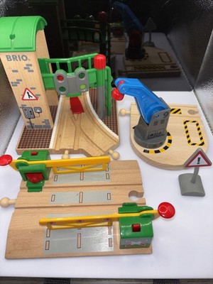 BRIO Set. Signal Station, Crane #9, RR Crossing. Lot Of 4.