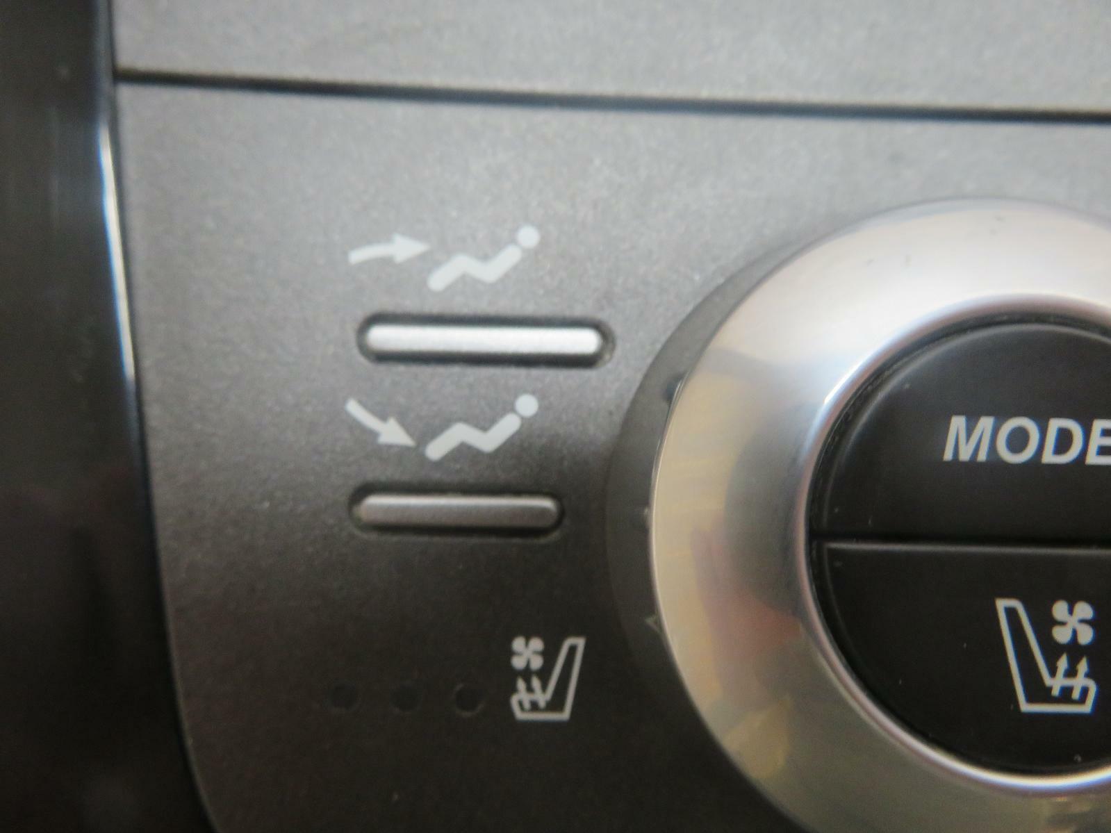 2012 ASTON MARTIN RAPIDE REAR CONSOLE SEAT AND MAP LIGHT CONTROLS CD43-14A70-AA
