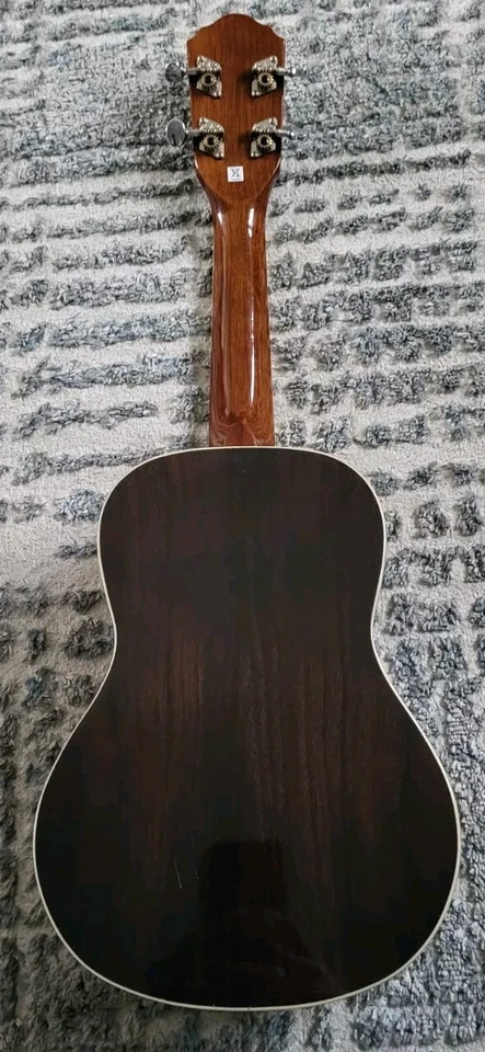 Ukelele Oscar Schmidt de Washburn modelo OU-3. Foto 2 de 4