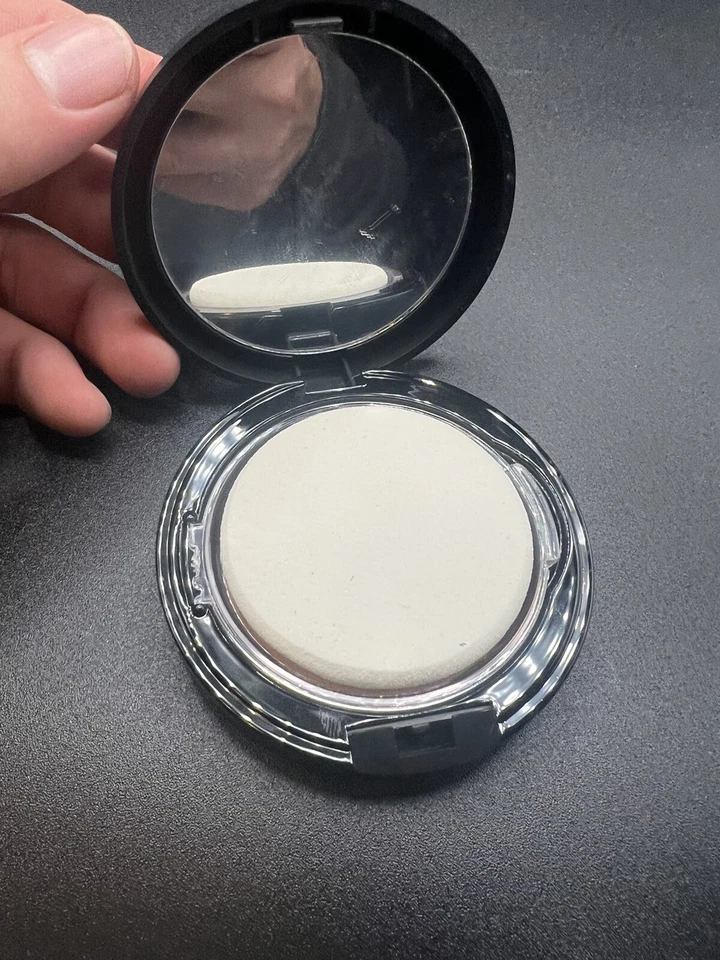 Base en polvo prensada mineral Younique Touch nueva en caja “Damask” Foto 3 de 4