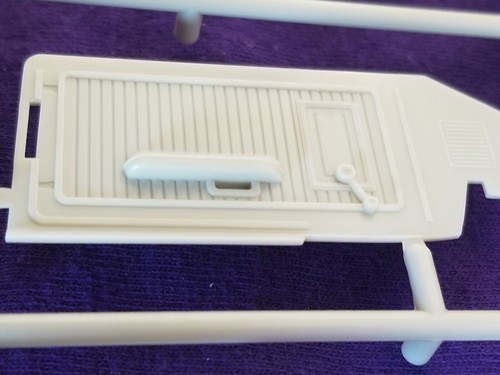 1972 FORD F250 CAB FLOOR , SIDE PANELS , SEAT from Moebius 1:25 Model Kit 67-72 - Picture 4 of 10