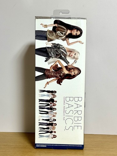 Barbie Basics Model No.4 Collection 2.1 Collector Doll Black Label 2010 (READ) - Picture 5 of 9