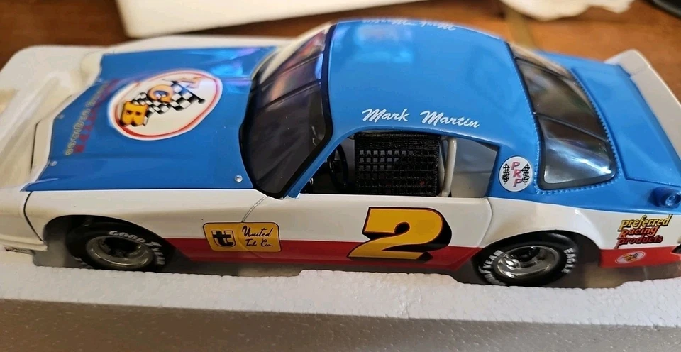 XTREME SERIES 1:24 SCALE STOCK CAR - Mark Martin #2  CAMARO Xtreme  1 of 3372 - Image 2 of 4