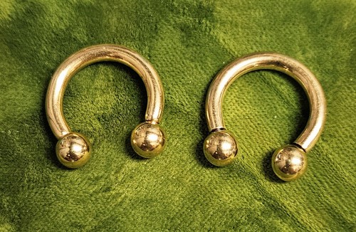 Ferro di Cavallo 10GA-2,5mm Corpo Gioielli Placcato Oro Oltre 316L Acciaio Chirurgico Coppia