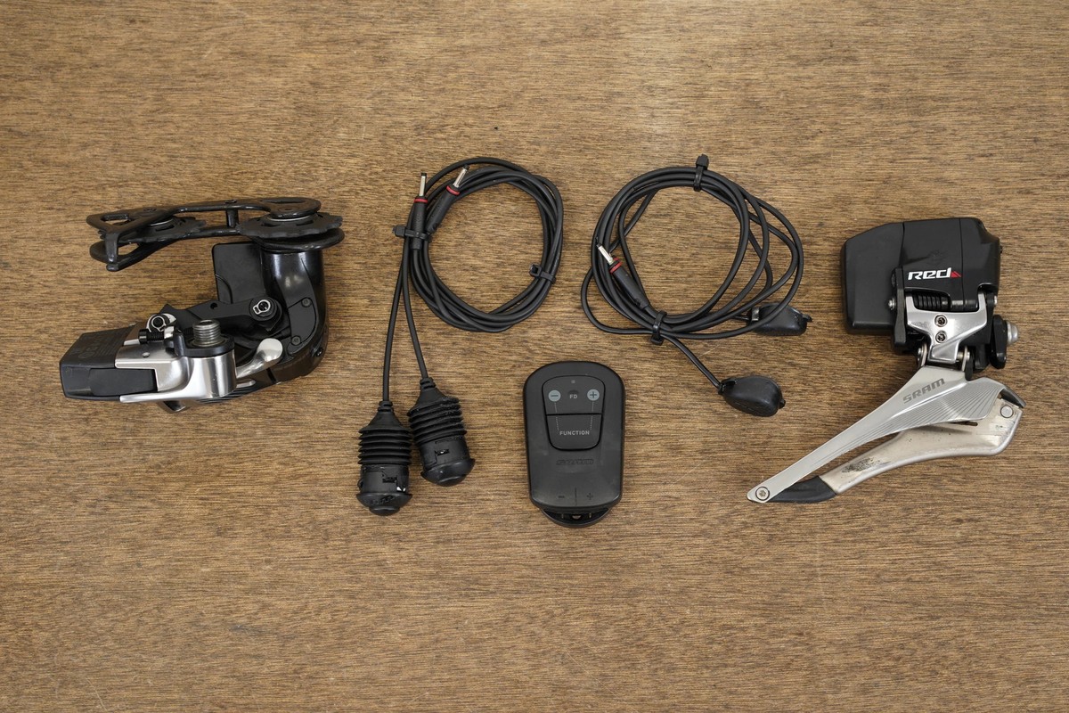 SRAM RED 2×11速　etap　スイッチ・blipbox　（TTバイク） SRAM Red eTap 11 Speed Wireless Electronic BlipBox TT Triathlon