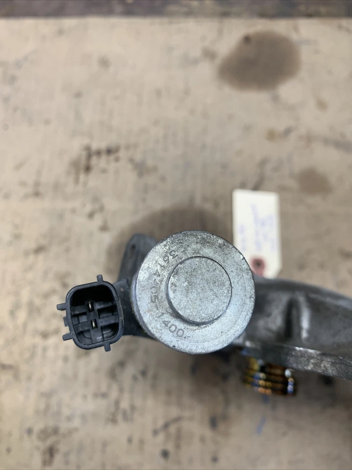 Conjunto de cubierta de piñón de leva izquierda Infiniti Q50 14-16 13040-EY05B Foto 3 de 4