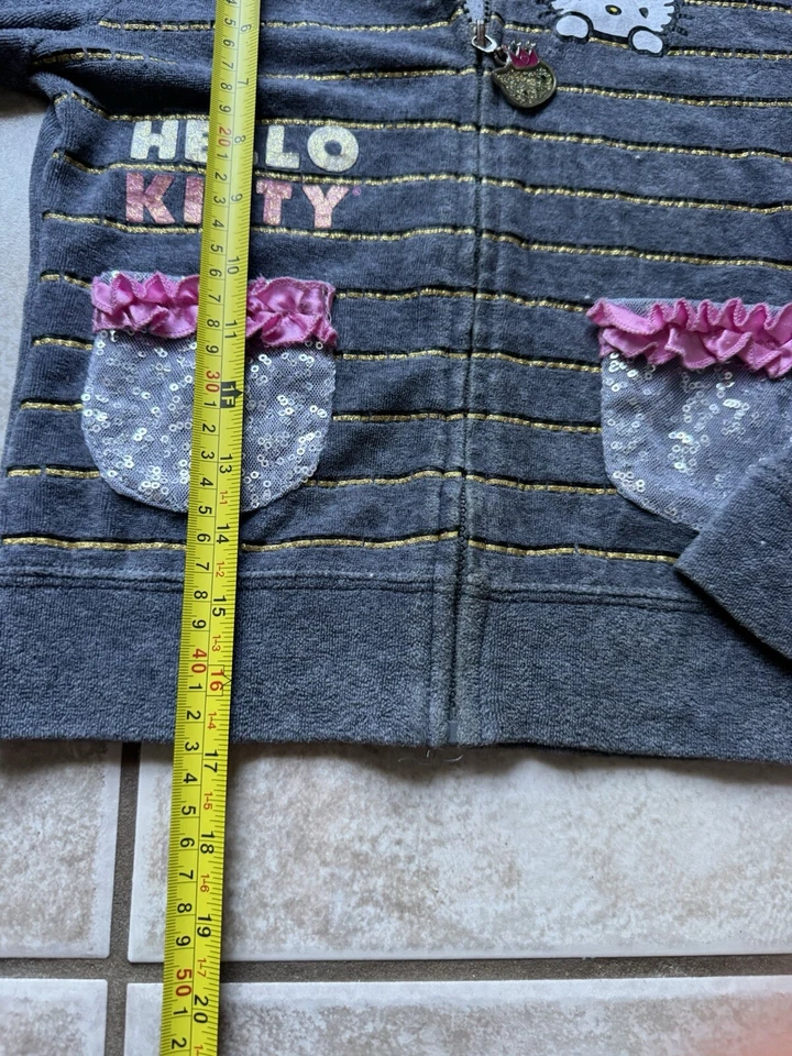 Chaqueta de Colección Cybery2k Coquette Hello Kitty Sanrio Gris Terciopelo Rosa Brillante con Cremallera Foto 4 de 4