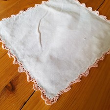 altes Stofftaschentuch Taschentuch wei&szlig; rosa Stickerei Vintage