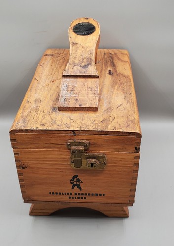 Vintage Cavalier Guardsman Deluxe Wooden Shoe Shine Box Case