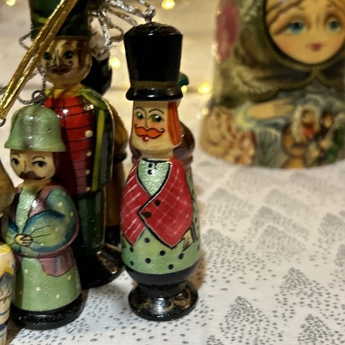 Russisches Holz Märchen Nestpuppe mit 8 Weihnachtsbaumornamenten - signiert - Bild 16 von 23