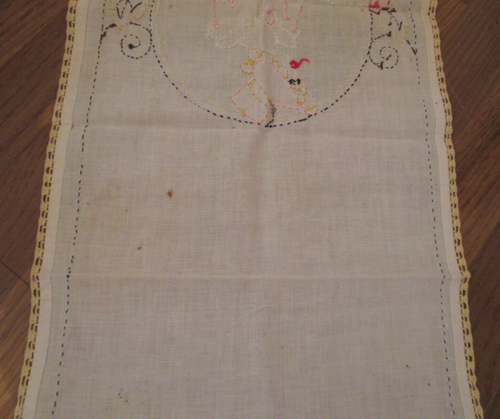 Vintage~Embroidered Table Cloth/Runner~Linen~Crocheted Edges~~38.5" x 12.75" - Picture 15 of 24