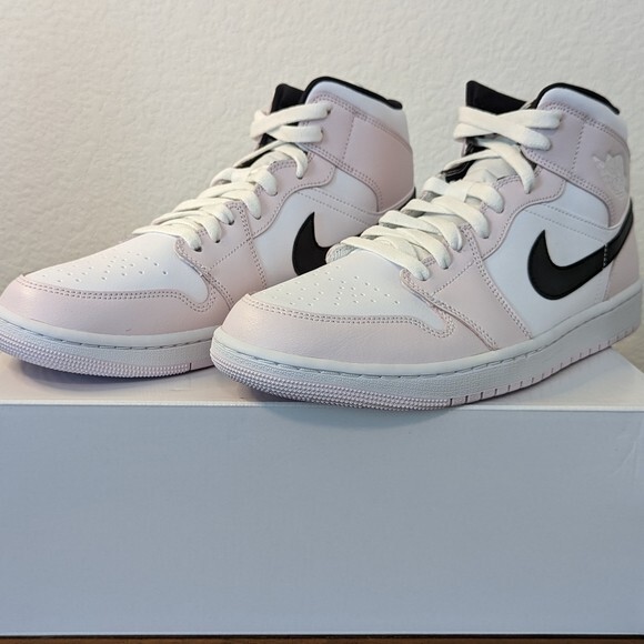 大人気! NIKE★ AIR JORDAN 1 MID \