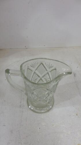 vintage EAPG diamond point medium size clear jug 365nm UV yellow / green glow - Bild 2 von 8