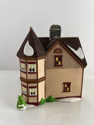 Dept 56 #56570 Thomas T. Julian House New England Village, Heritage Christmas - Picture 9 of 14
