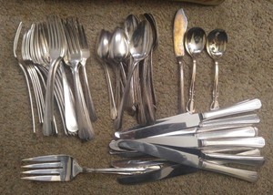 Oneida-Community-Par-Plate-Silverware-Flatware-Set-in-Box-Rogers-Pieces