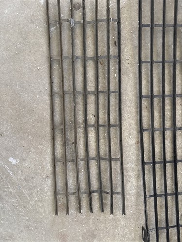 fiat 124 spider upper & lower Grille both in great shape 2000 1800 Fits 79 83 - Picture 2 of 6