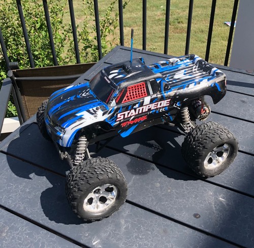 Traxxas Stampede 2wd Blue 1/10 12T, Chassis, Wheels, Remote, Box, and Manual - Picture 6 of 17