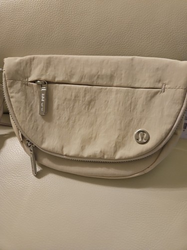 Lululemon ALL NIGHT FESTIVAL BAG MICRO White Opal Silver 2L SOLD OUT! - Picture 3 of 6