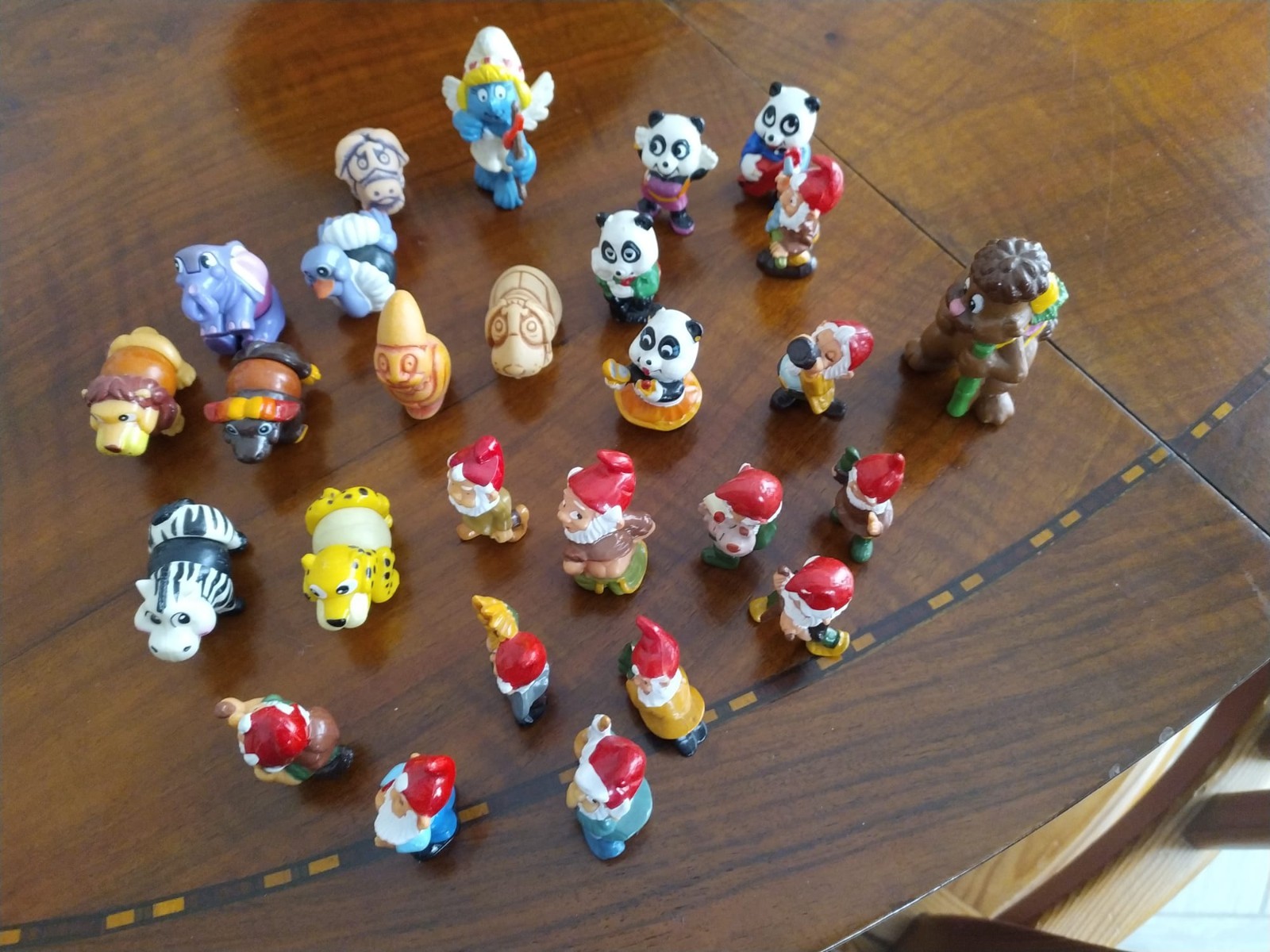 Lotto 27 personaggi sorpresine (Kinder, etc.)