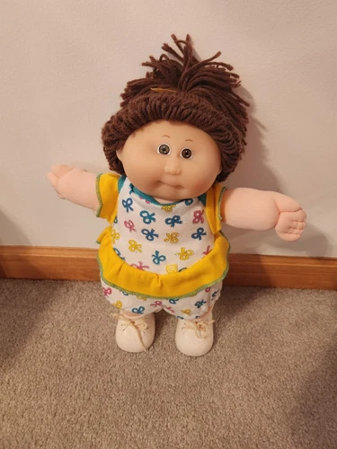 Vintage 1983 Cabbage Patch Girl Doll by Xavier Roberts w/ Outfit and Brown Hair