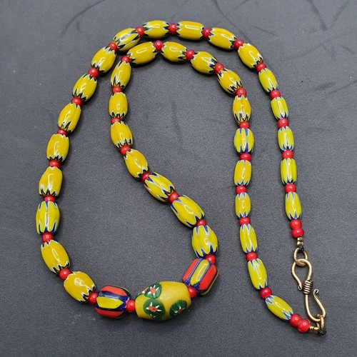 Beautiful Vintage Venetian Style Chevron and WhiteHeart Glass Beaded Necklace - Picture 14 of 21