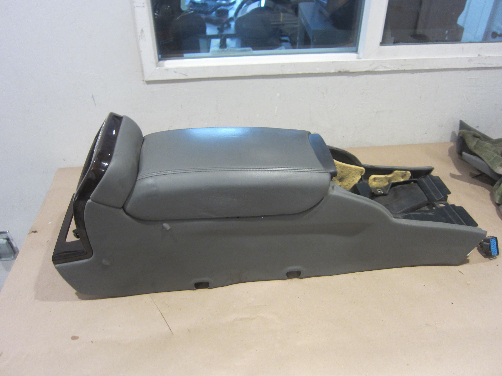 Maserati Quattroporte Tunnel Cover Console Grey - P/N 981432408