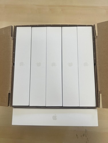 Apple iPad 10th Generation 64GB Wi-Fi Silver - Brand New Sealed - Picture 3 of 3