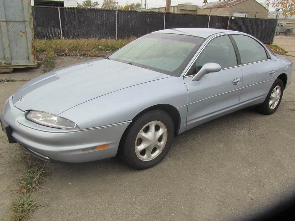 95-99 OLDSMOBILE AURORA Lámpara de luz de parachoques de esquina delantera para conductor izquierdo L 16518993 Foto 4 de 4