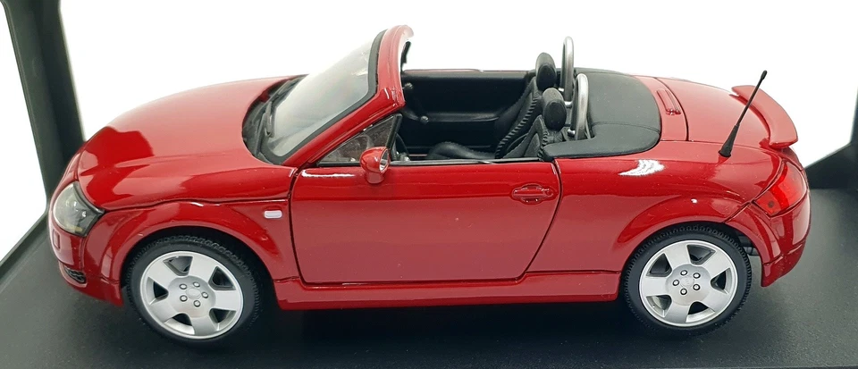 Maisto 1/18 Scale Diecast 31878 - Audi TT Roadster - Dark Red - Image 4 of 4
