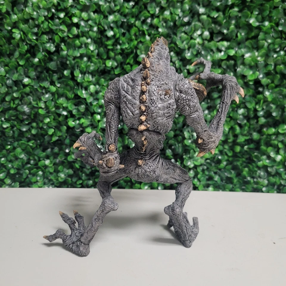 McFarlane Toys Spawn Classic Series Violator III Figure Item #138 - Image 4 of 4