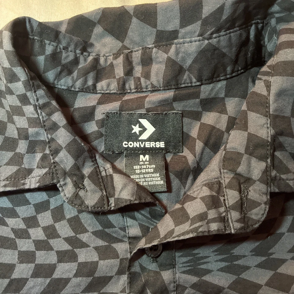 Рубашка с коротким рукавом на пуговицах для мальчиков Converse размер M черная с геометрическим принтом (10–12) - Изображение 2 из 4