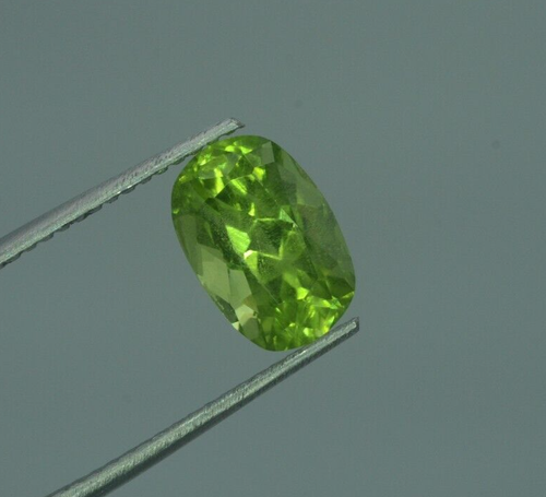 Natürlicher Peridot 2,05 Karat aus Pakistan - Bild 1 von 8